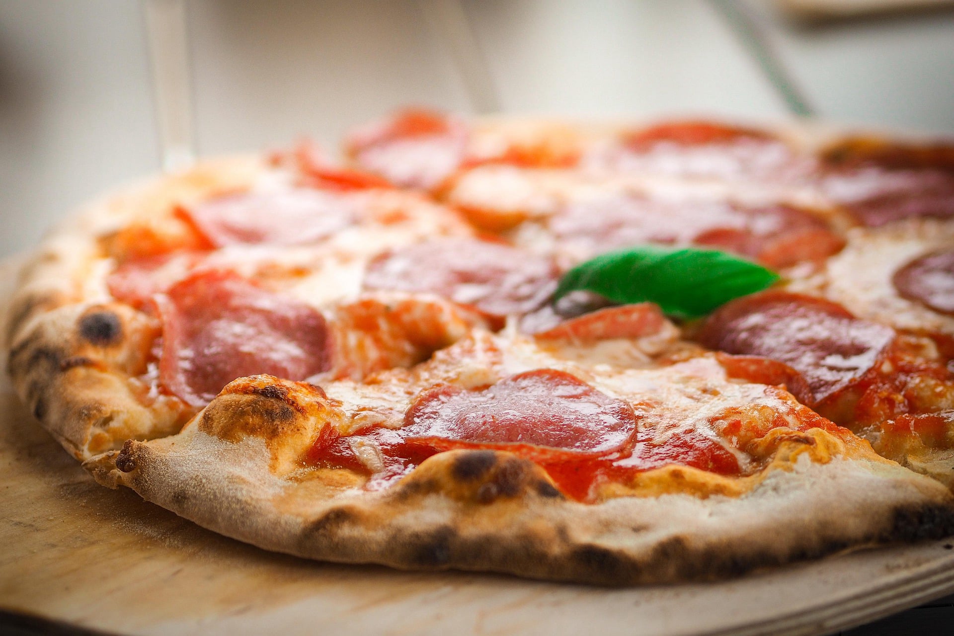 Relaxed dining atmosphere with pizza service
