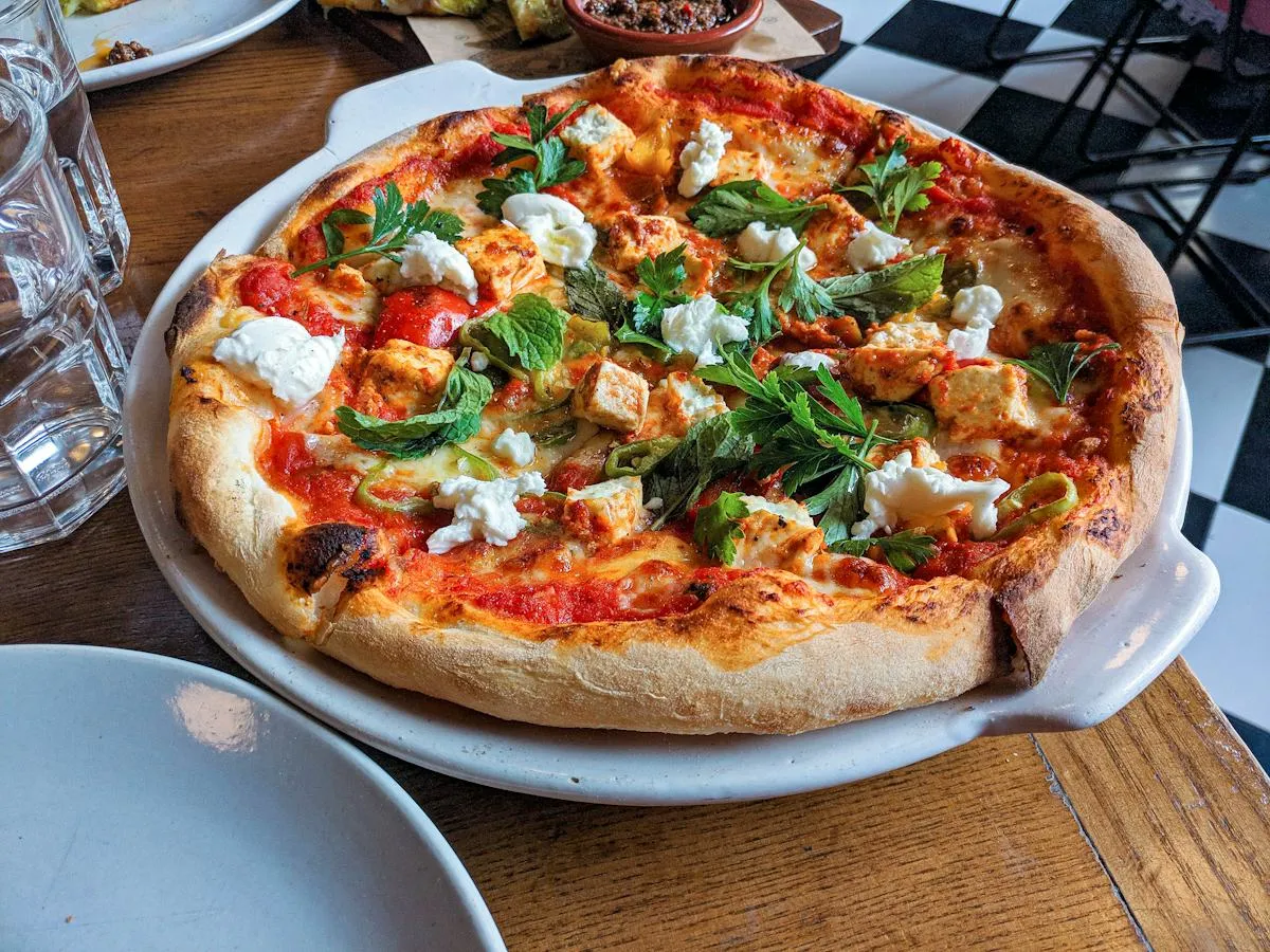 Chicken pizza with red onion